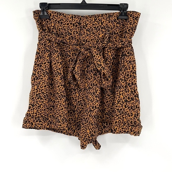 Topshop Pants - Topshop NWT Women’s paper bag shorts 8